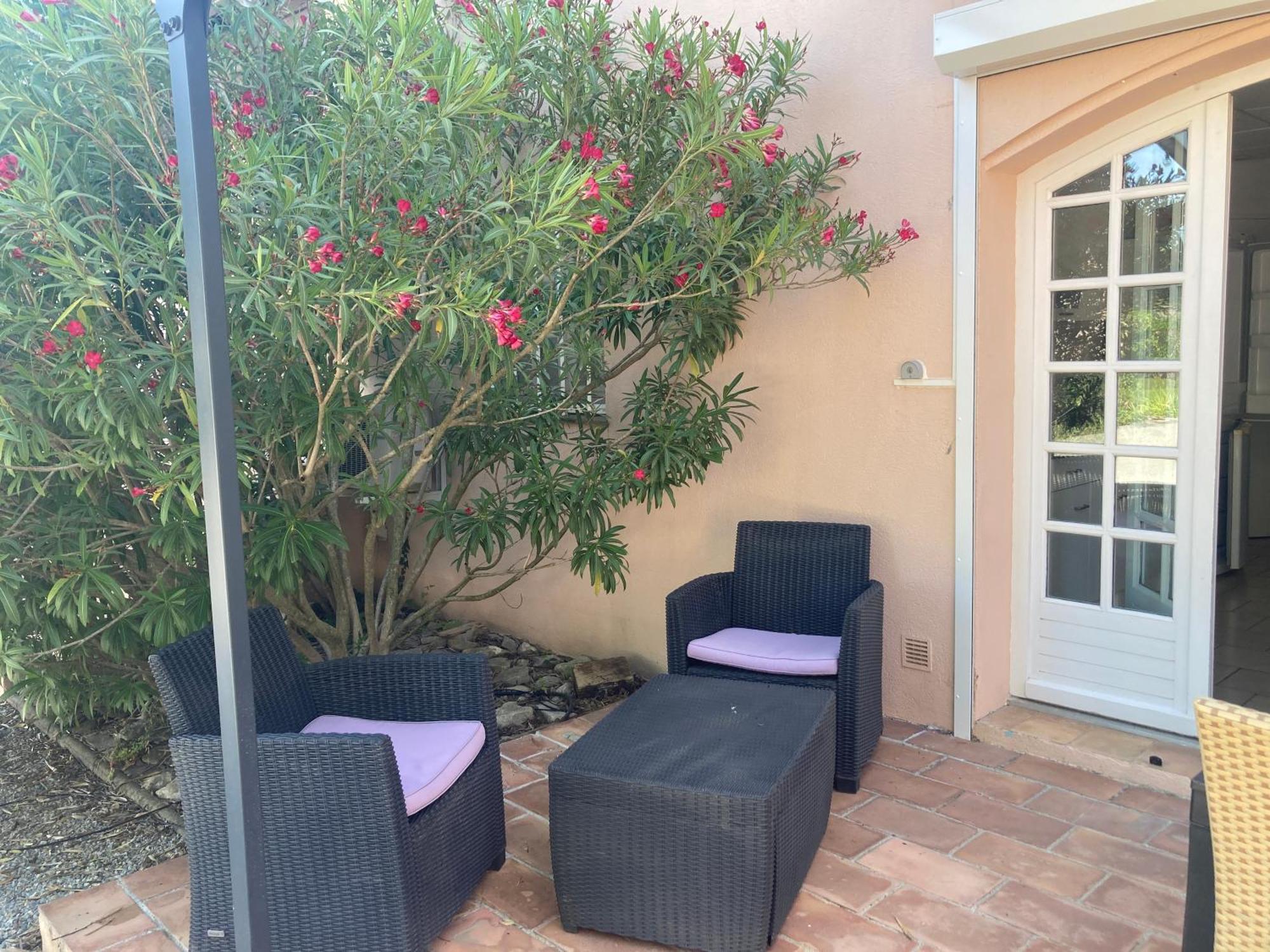 Les Bougainvillees De Camargue Villetelle Rom bilde