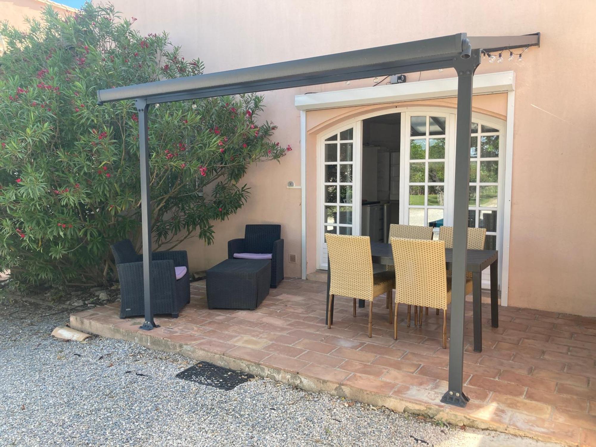 Les Bougainvillees De Camargue Villetelle Rom bilde