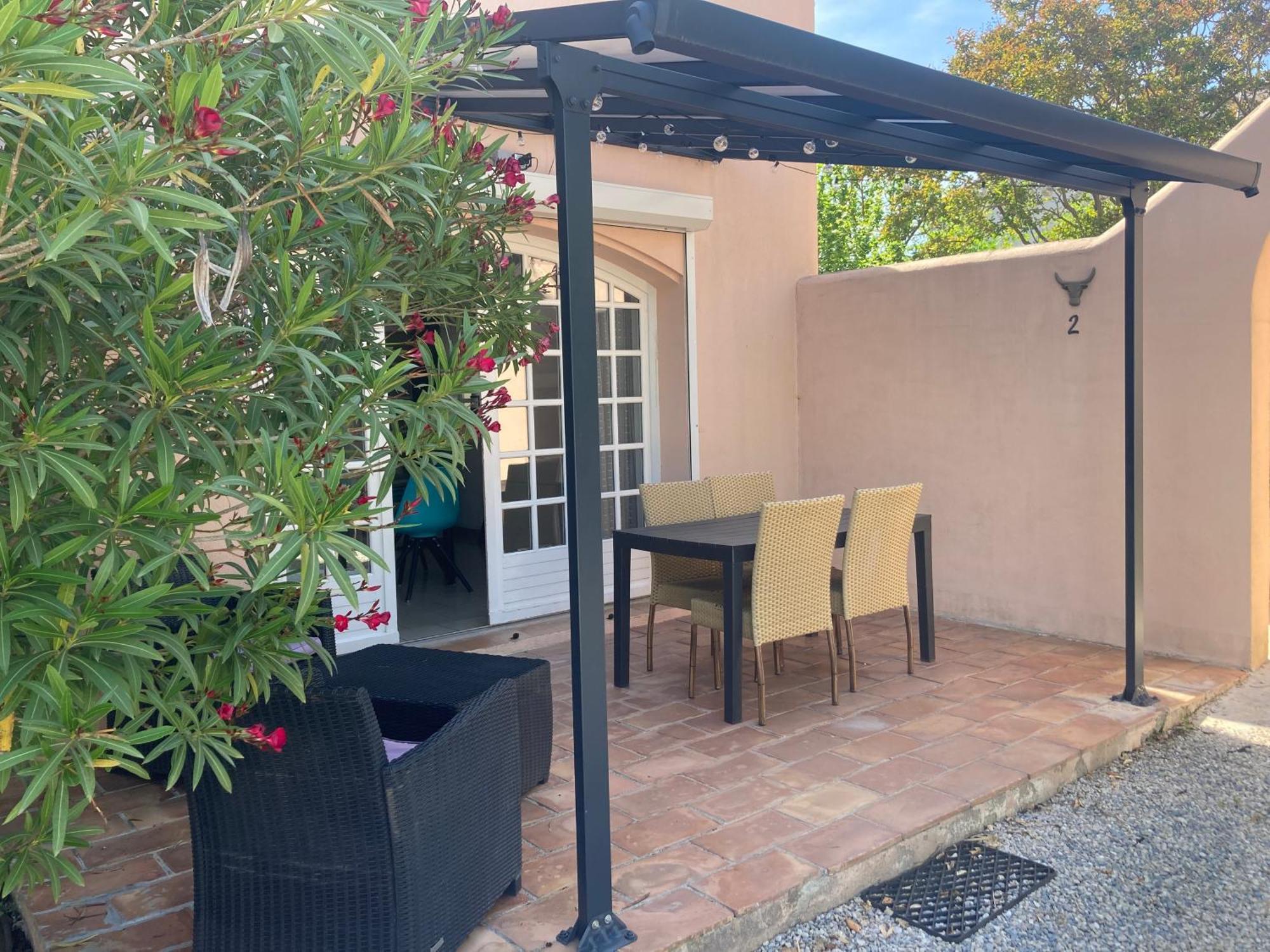 Les Bougainvillees De Camargue Villetelle Rom bilde