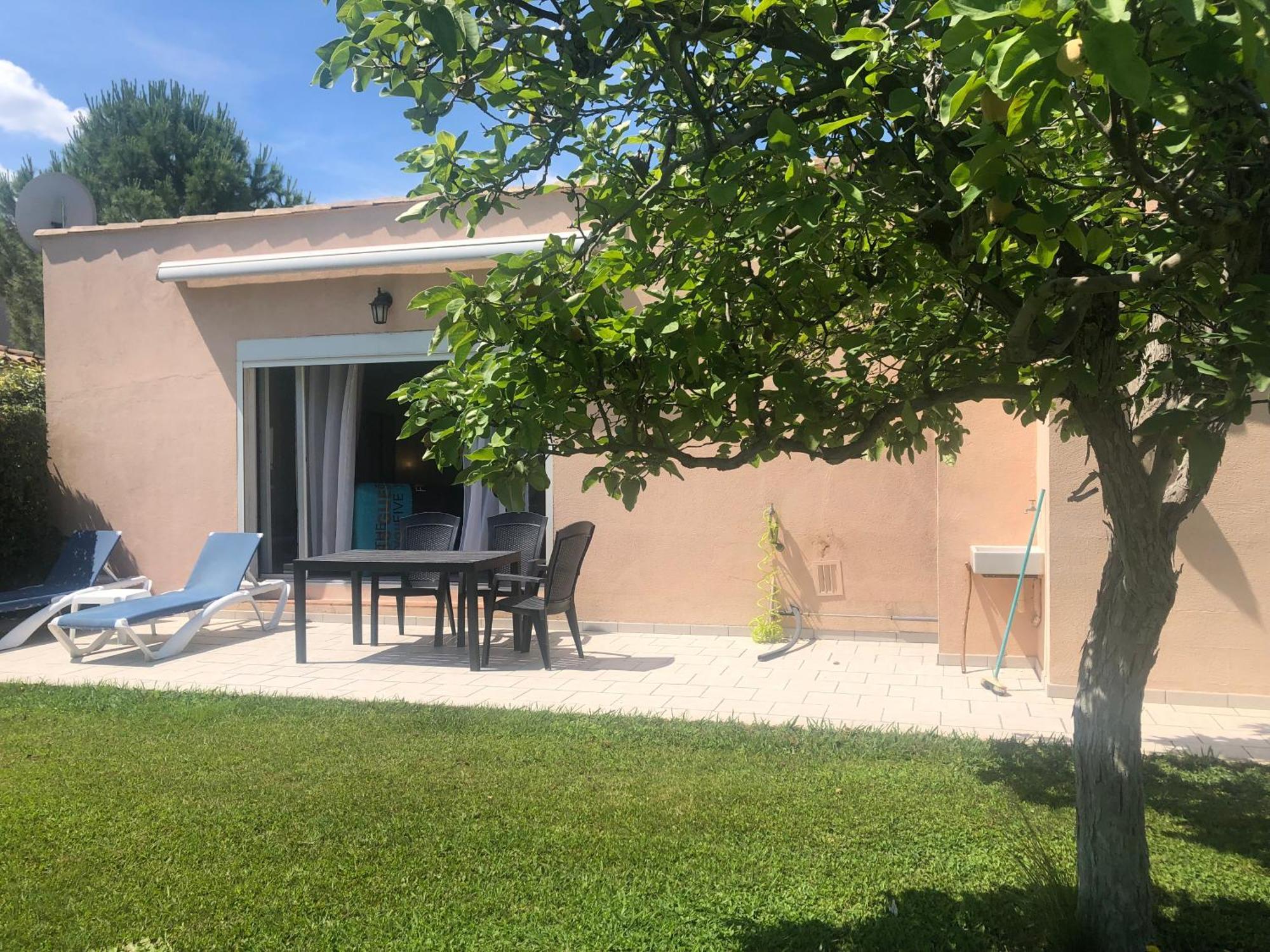 Les Bougainvillees De Camargue Villetelle Rom bilde