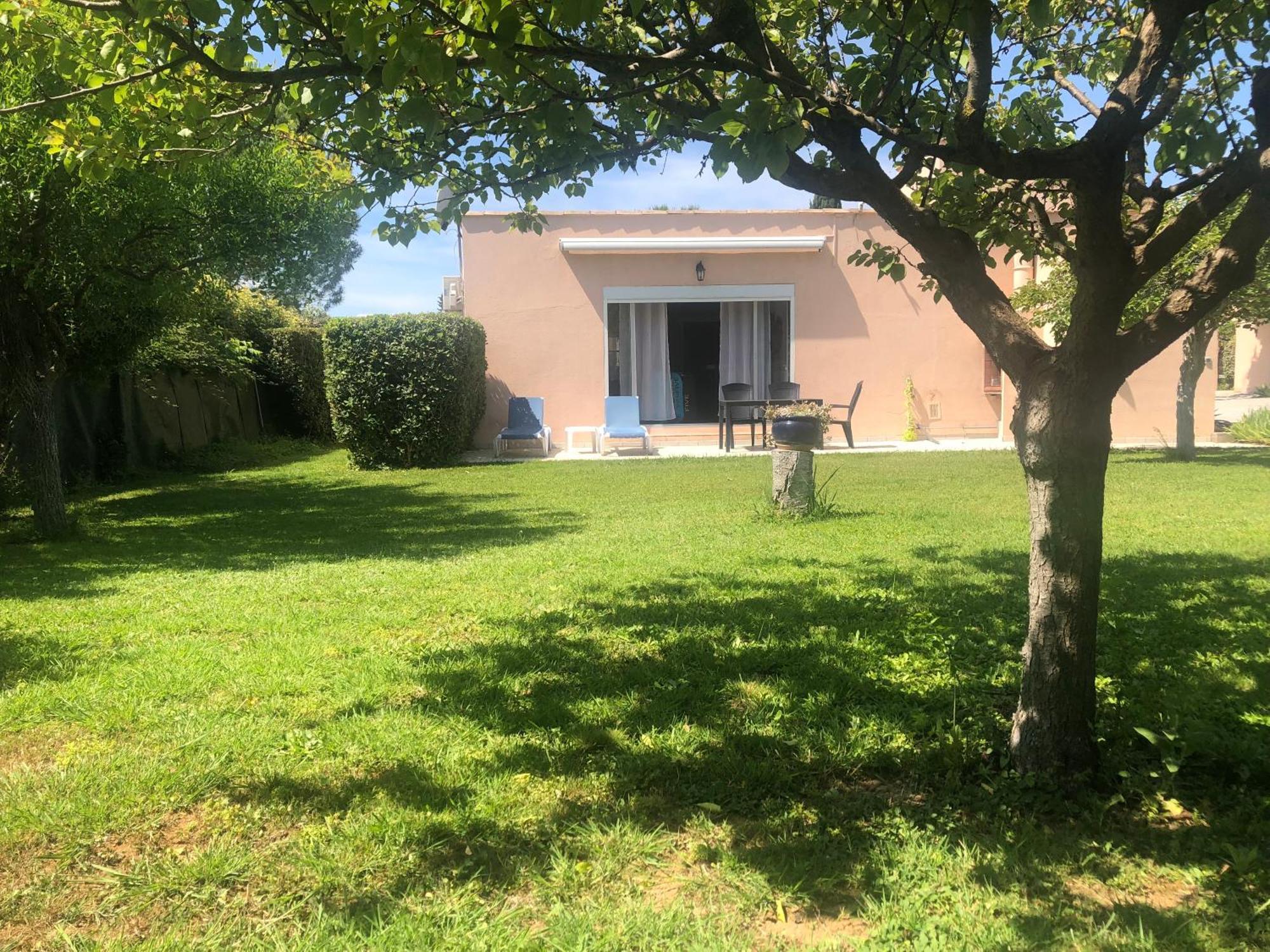 Les Bougainvillees De Camargue Villetelle Rom bilde